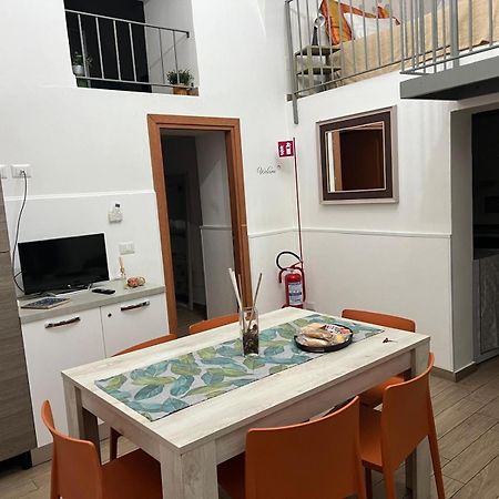 Due Passi Dal Centro Apartment Катания Екстериор снимка