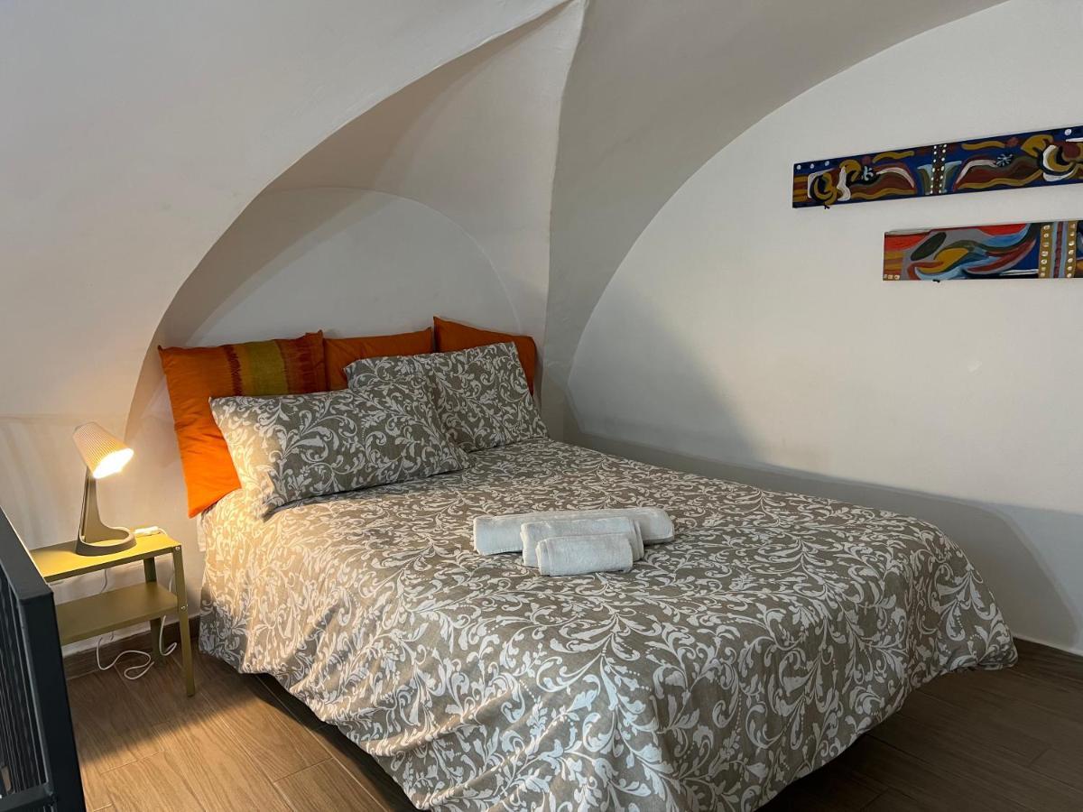 Due Passi Dal Centro Apartment Катания Екстериор снимка
