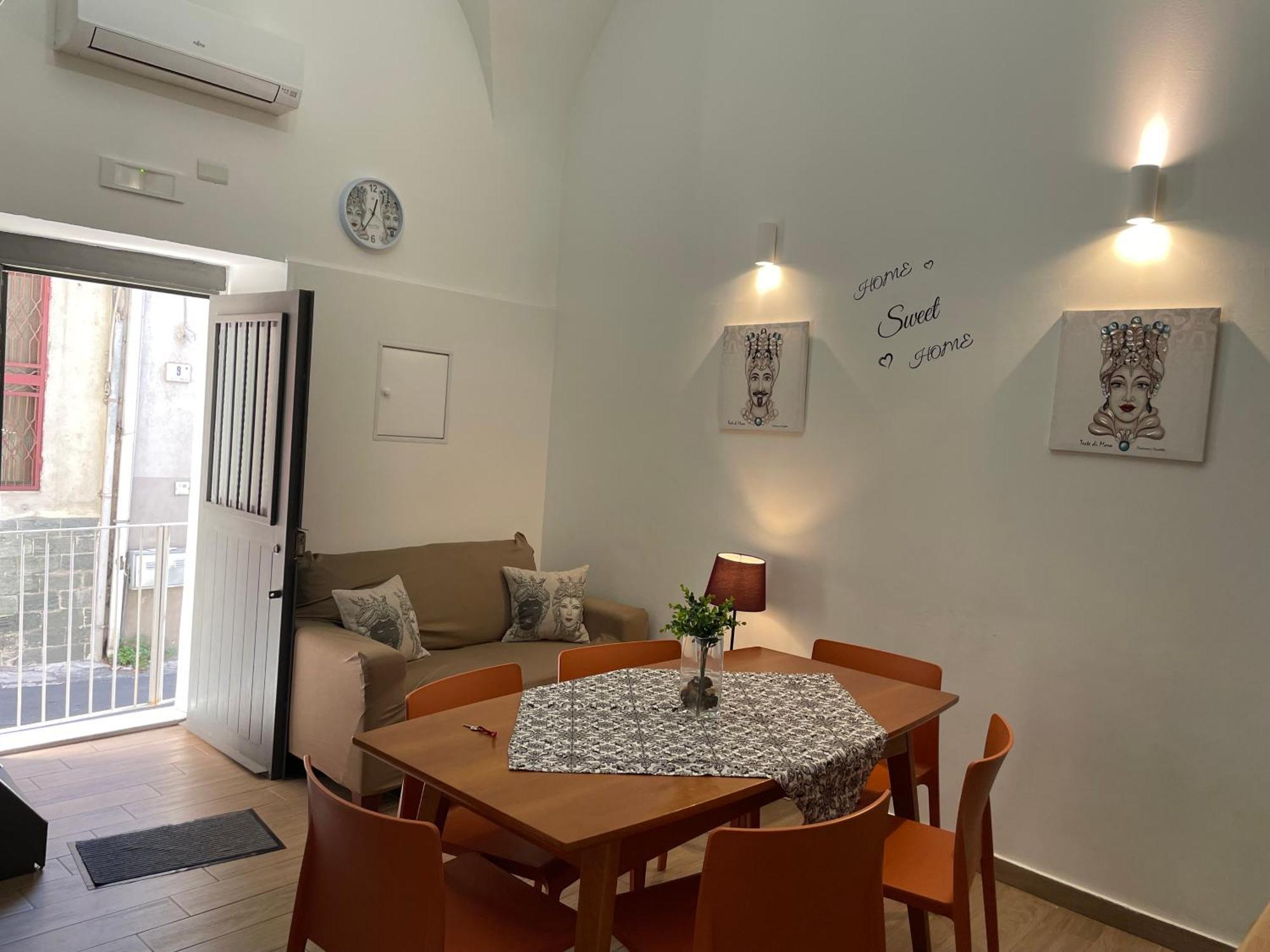 Due Passi Dal Centro Apartment Катания Екстериор снимка