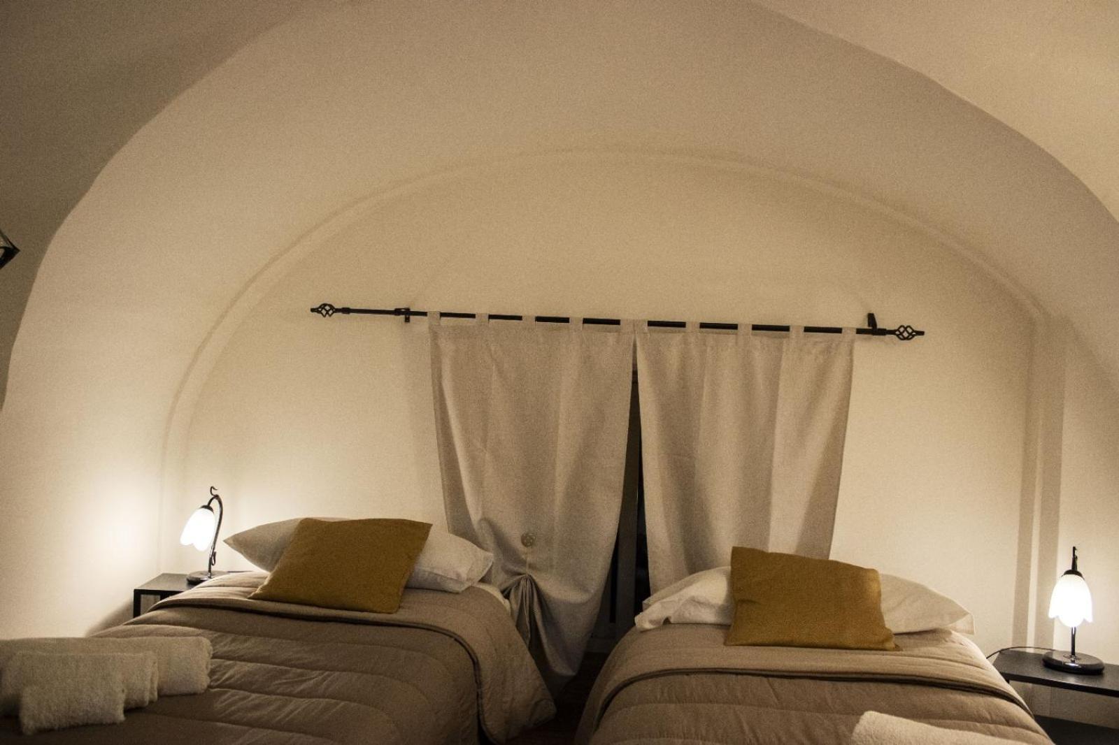 Due Passi Dal Centro Apartment Катания Екстериор снимка